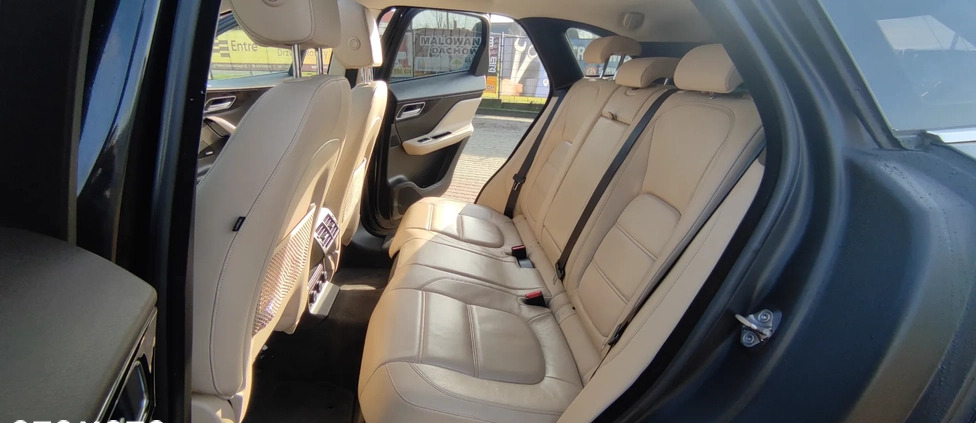 Jaguar F-Pace cena 88900 przebieg: 165200, rok produkcji 2017 z Kisielice małe 781